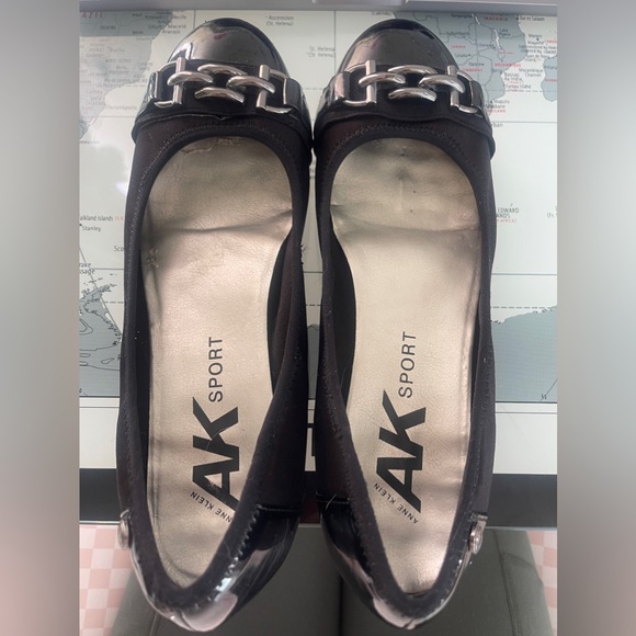 Flats AK Sport are in good condition, size 9.5 shoes practical and fashionable. - Picture 9 of 9